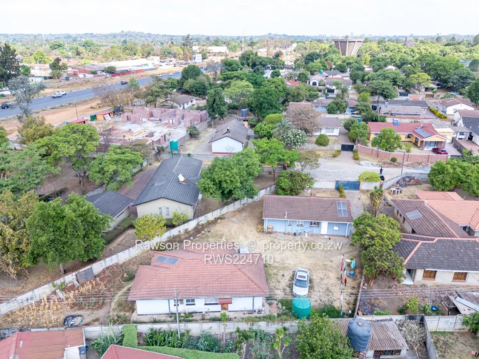 Bluffhill 2 houses on the same yard for sale (Sole Mandate)