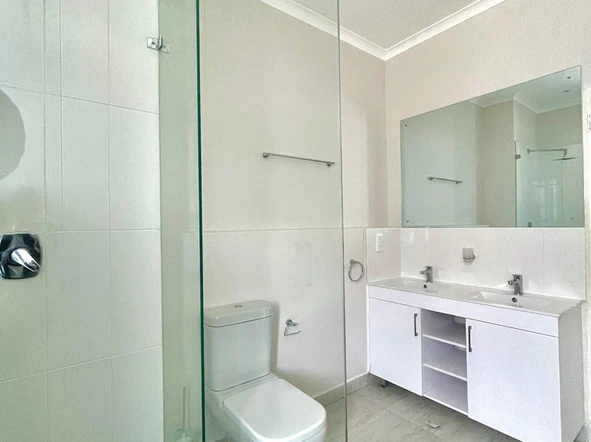 2 Bedroom Flat & Apartment