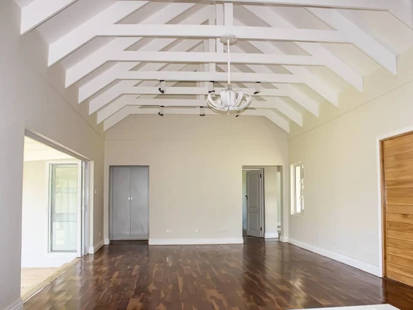 3 Bedroom Flat & Apartment