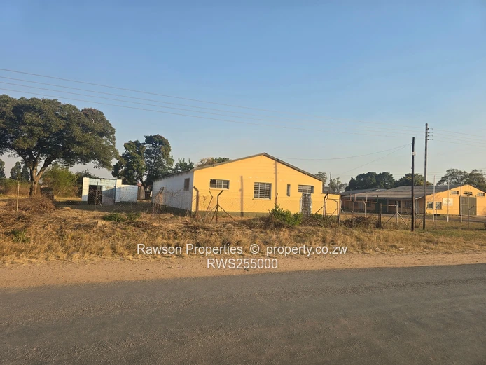 Marondera Warehouse/Factory situated in Industrial site!!