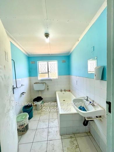 Marlborough: 4-Bed on 7,318 m² — Redevelopment Opportunity