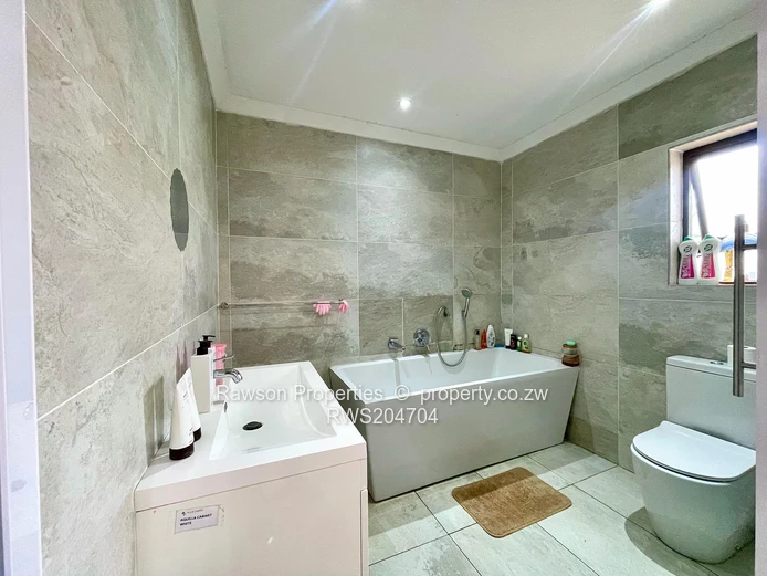A Rare Blend of Luxury, Space and Comfort (Sole Mandate)