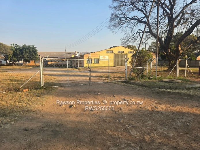 Marondera Warehouse/Factory situated in Industrial site!!