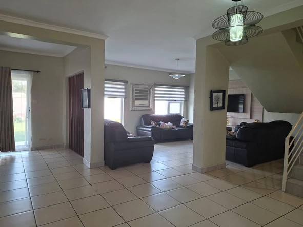 4 Bedroom Flat & Apartment