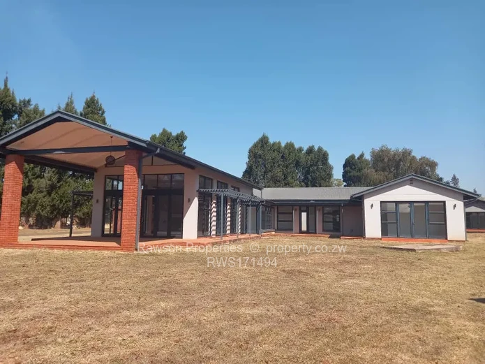 Quinington, Helensvale Family Home in a Secure Complex