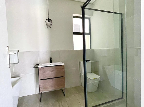 3 Bedroom Flat & Apartment