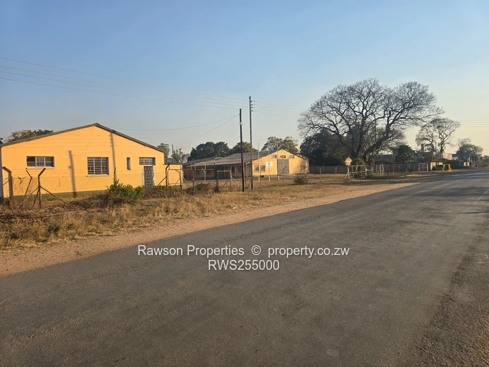 Marondera Warehouse/Factory situated in Industrial site!!