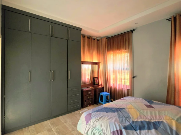 6 Bedroom House