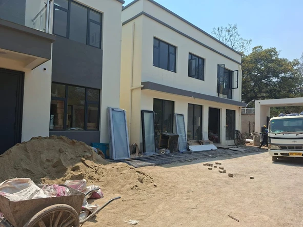 4 Bedroom Flat & Apartment