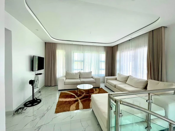 6 Bedroom House
