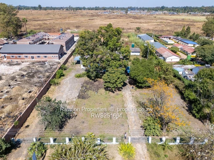 Marlborough: 4-Bed on 7,318 m² — Redevelopment Opportunity