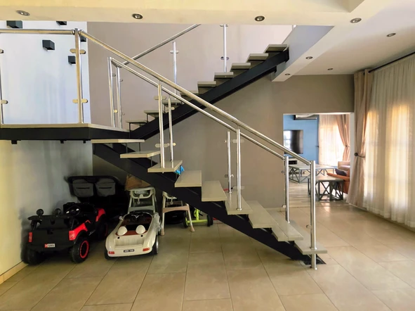 6 Bedroom House