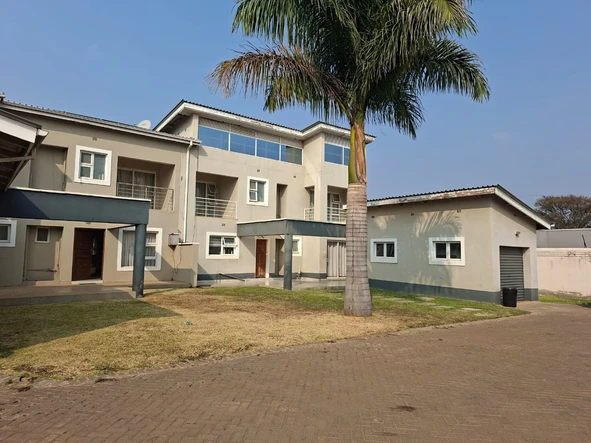 4 Bedroom Flat & Apartment