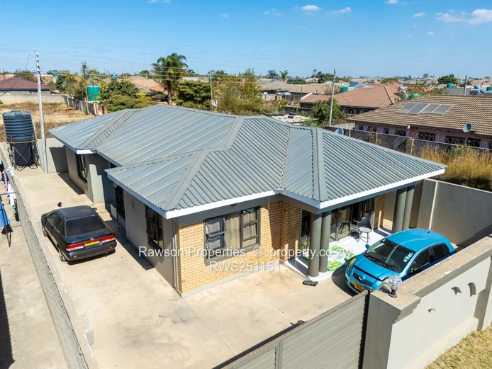 Gated 5-Bed Home with Modern Kitchen in Damofalls