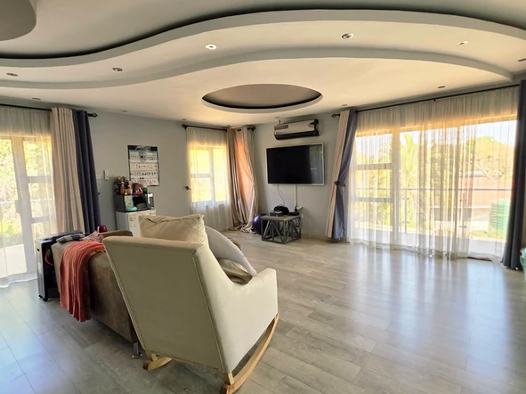 6 Bedroom House