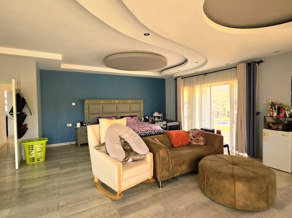 6 Bedroom House