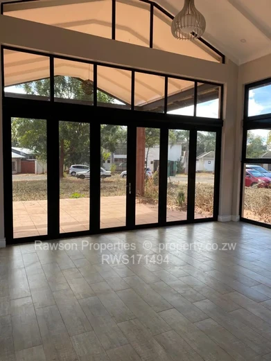 Quinington, Helensvale Family Home in a Secure Complex