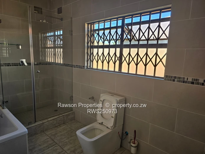 Spacious 4-Bed Home in FIDELITY LIFE PARK — Gated, Open-Plan Living & Modern Kitchen