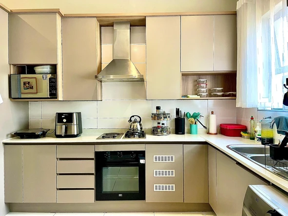 3 Bedroom Flat & Apartment