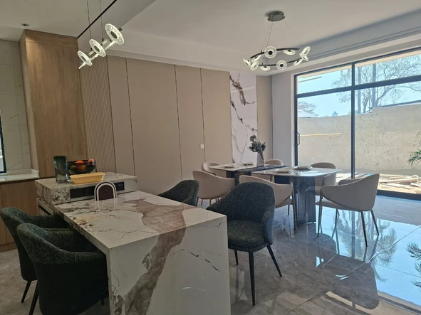 4 Bedroom Flat & Apartment