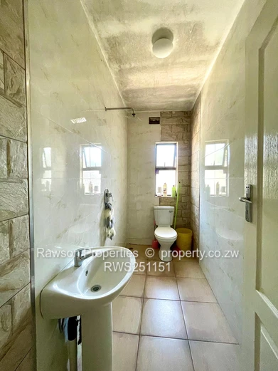 Gated 5-Bed Home with Modern Kitchen in Damofalls