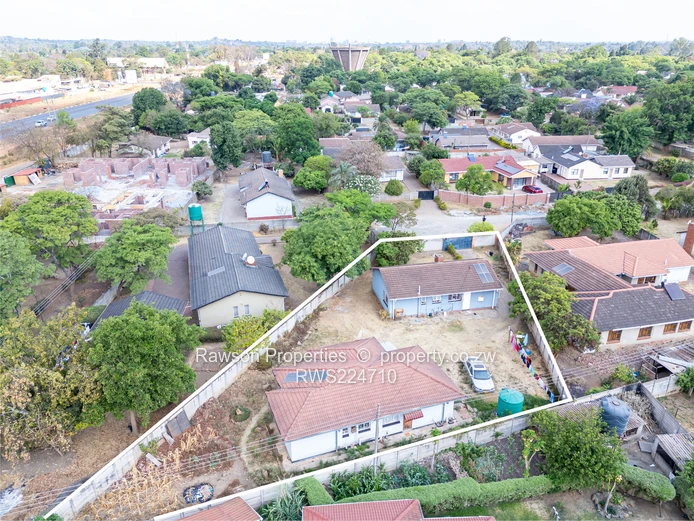 Bluffhill 2 houses on the same yard for sale (Sole Mandate)