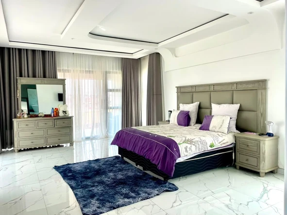 6 Bedroom House