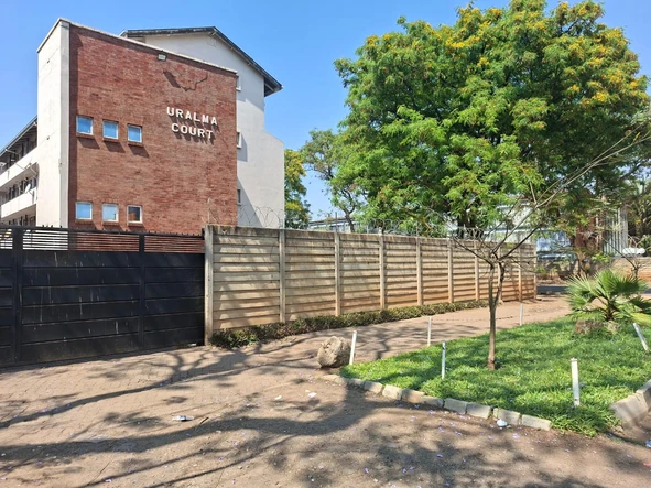 2 Bedroom Flat & Apartment