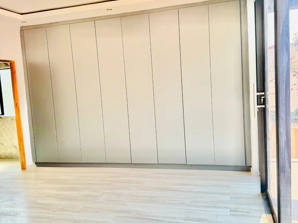 4 Bedroom Flat & Apartment