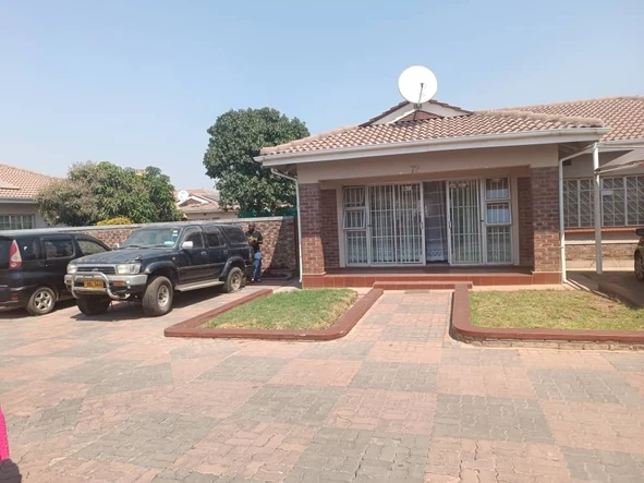 3 Bedroom Flat & Apartment