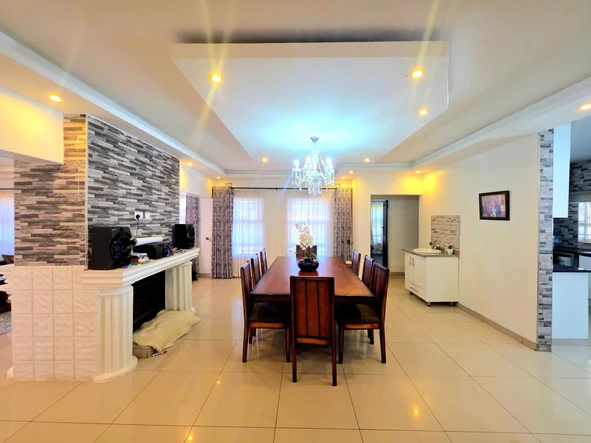 5 Bedroom House