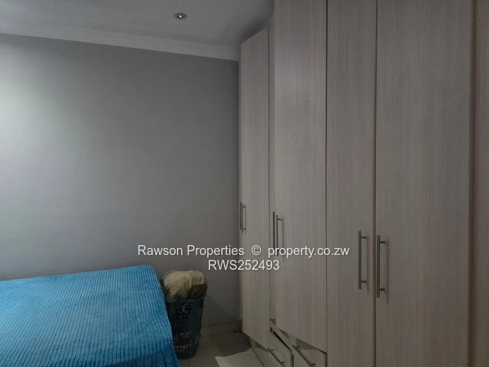 Parktown 3BR Townhouse Complex — Modern Kitchens & Paved Courtyard